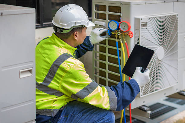 Professional Hvac technician working in South Roxana, IL